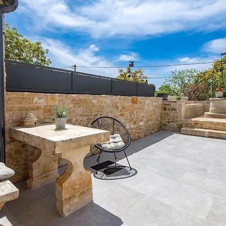 Nola Vakantiehuis Mali Vareški