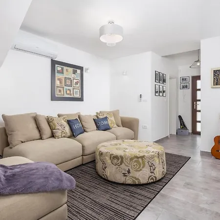 Holiday home Nola Mali Vareski